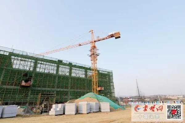 Roof-topping works for the No 2 Data Center of Wudang Cloud Valley Project were Conducted