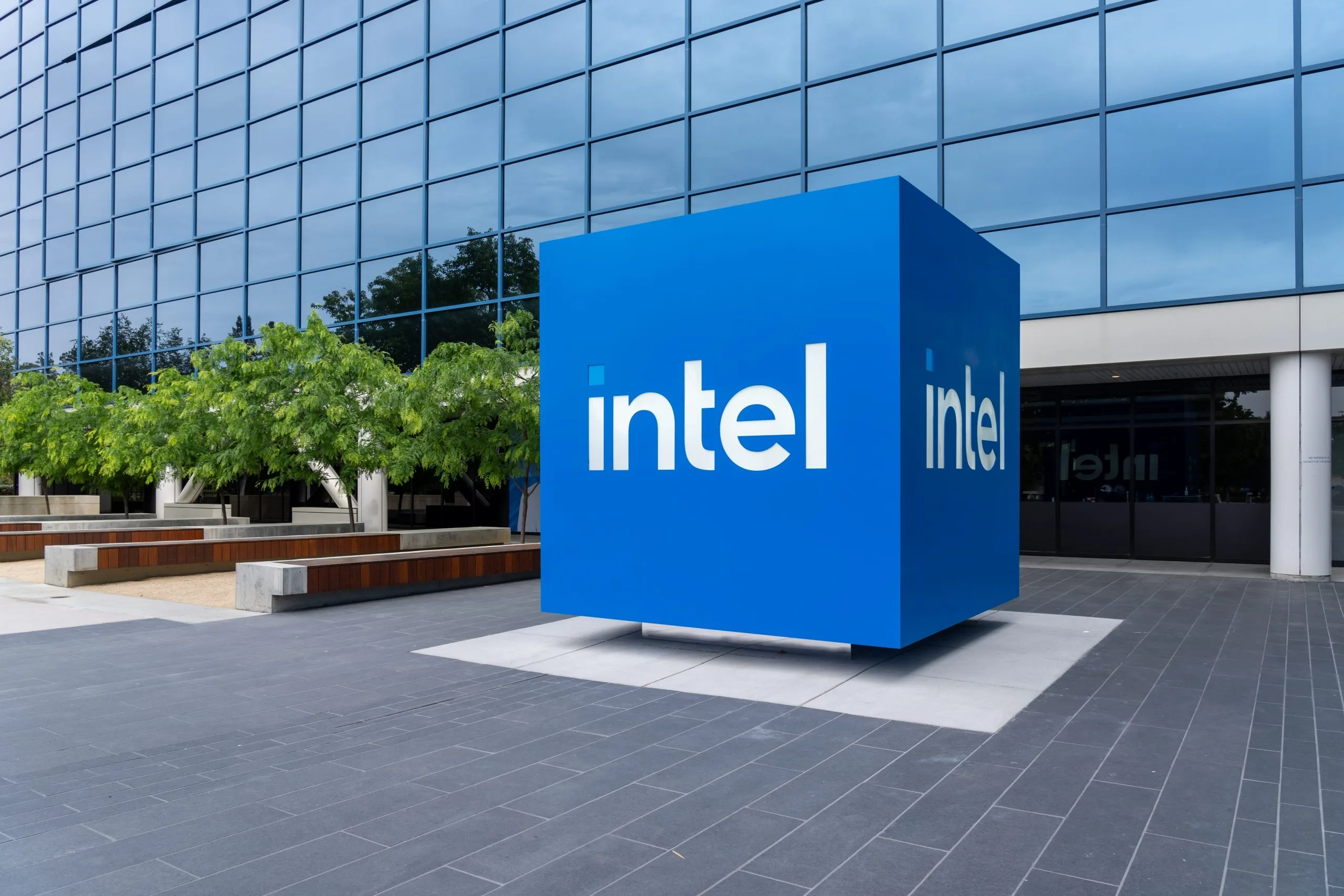 Intel certifies Shell’s cooling fluid for AI data centers