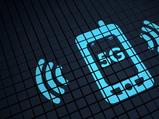 Huawei and Motorola flagship 5G phones could take very different paths